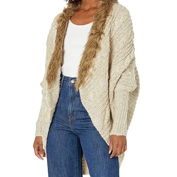 XOXO Oat Beige Cable Knit Faux Fur Trim Dolman Hi Lo Open Front Cardigan Medium - Picture 1 of 12